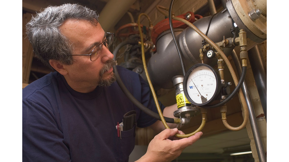 Dave Yates conducts a backflow prevention test.